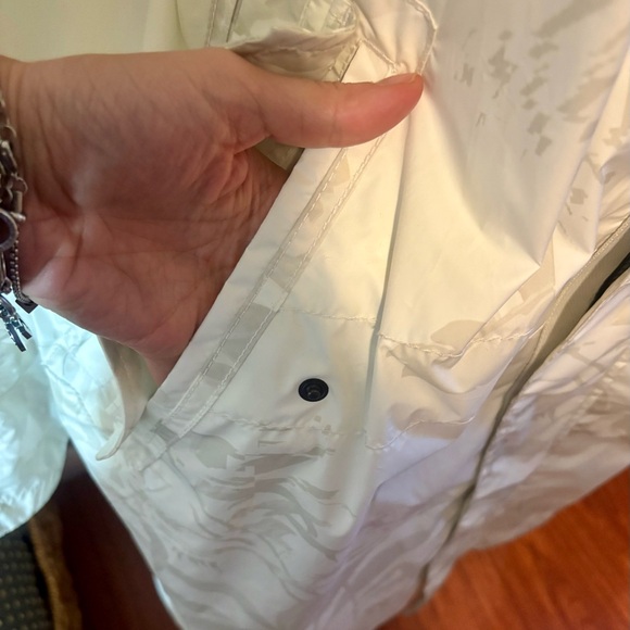 NIKE NSW White Long Leaf Printed Windbreaker Parka Jacket - Picture 11 of 16